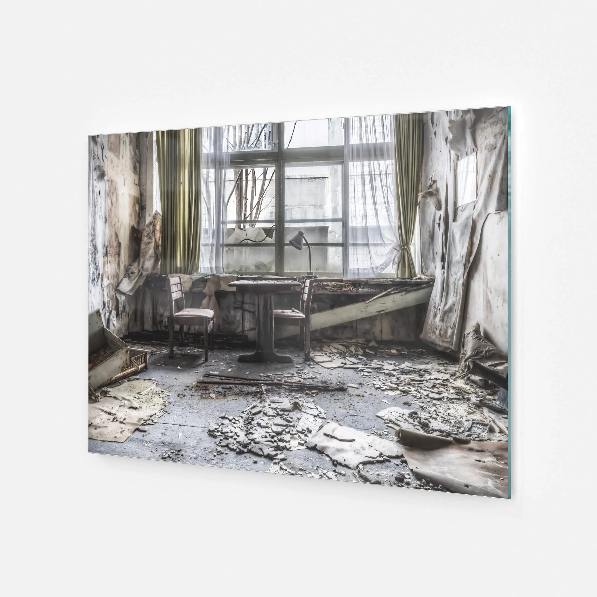 Decaying Tuition Room | Family School Fureai