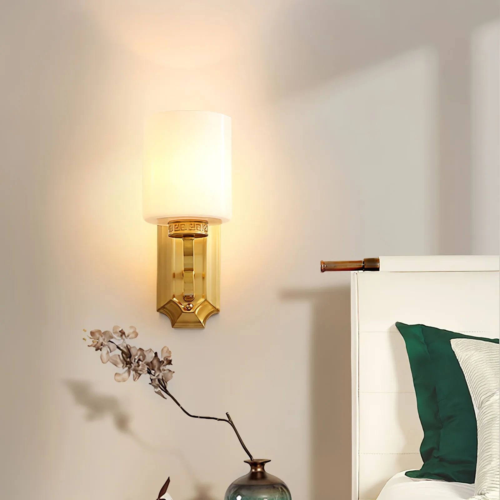 Hamilton Wall Lamp