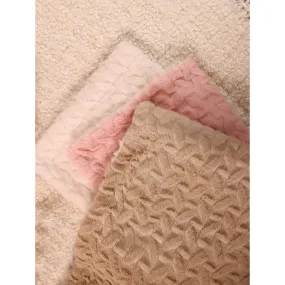 Ritz Embossed shapes blanket