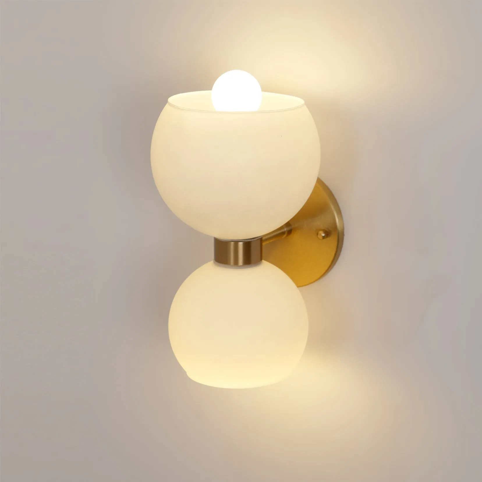 Round Pearl Sconce