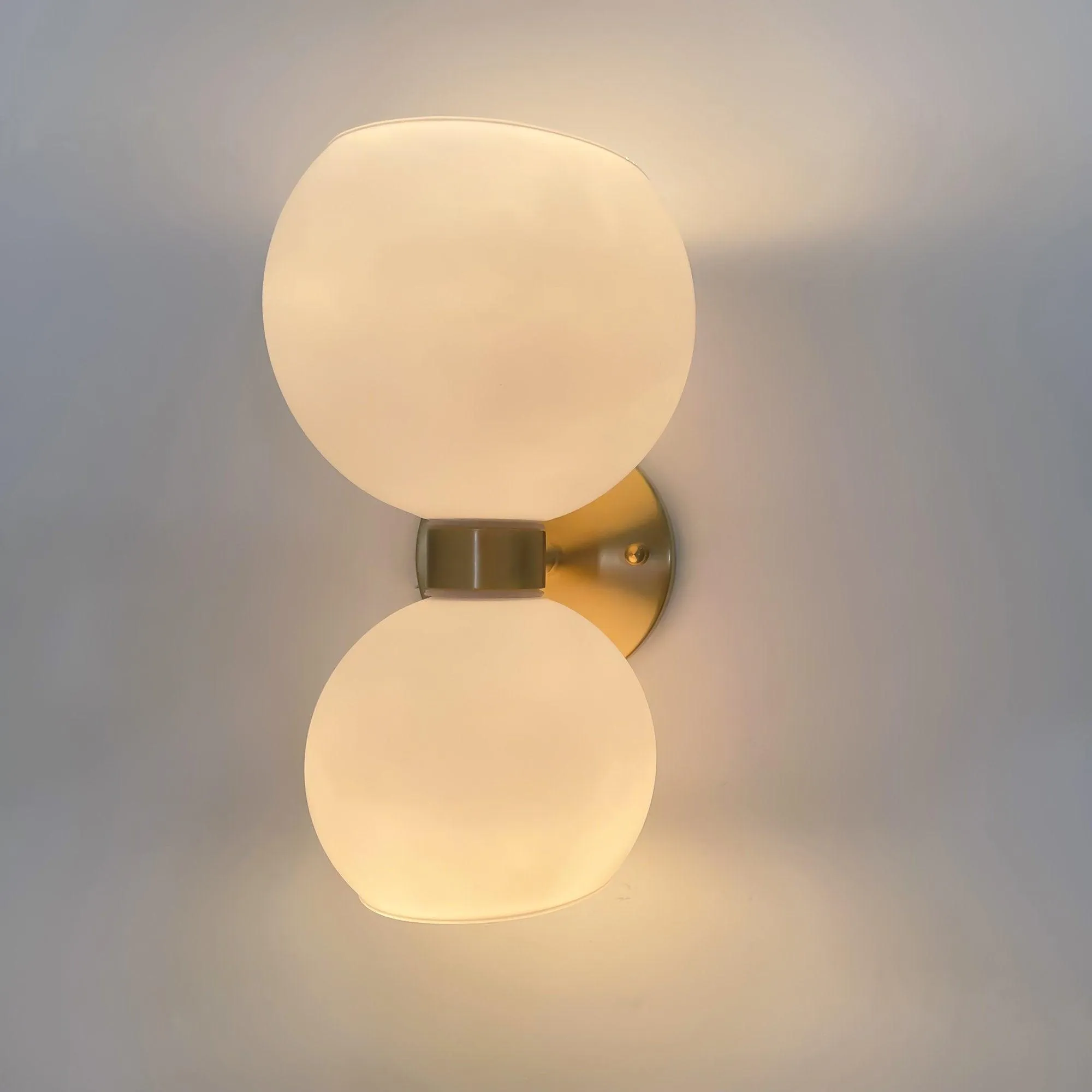 Round Pearl Sconce