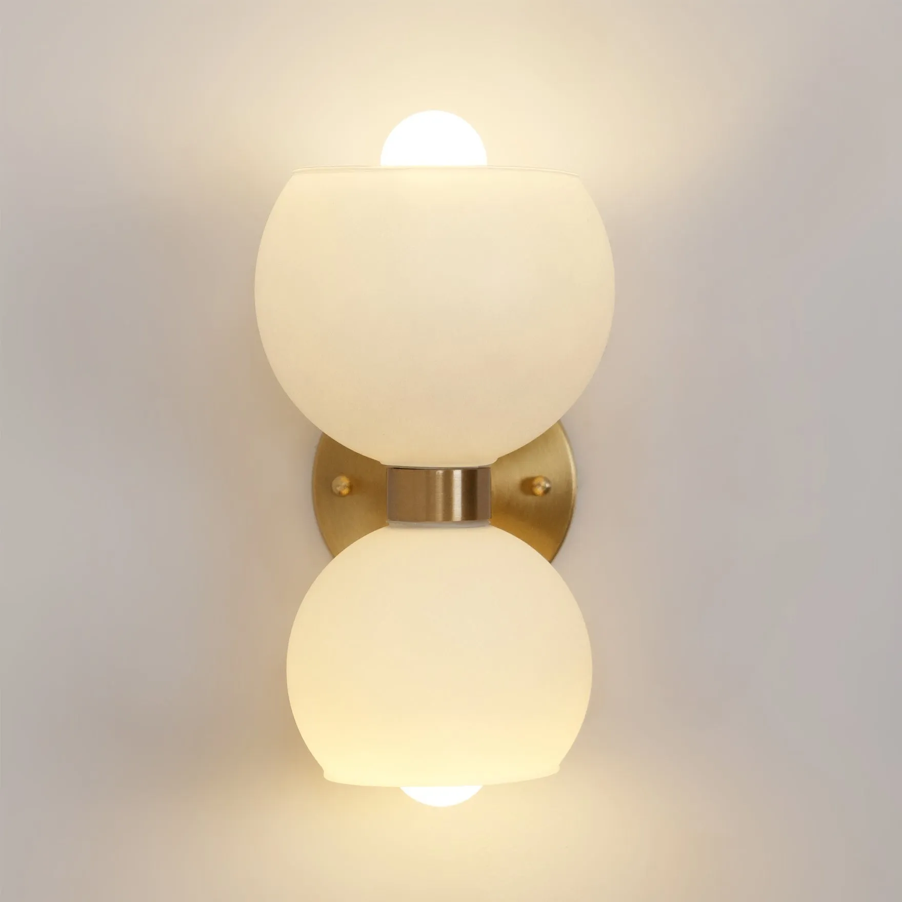 Round Pearl Sconce