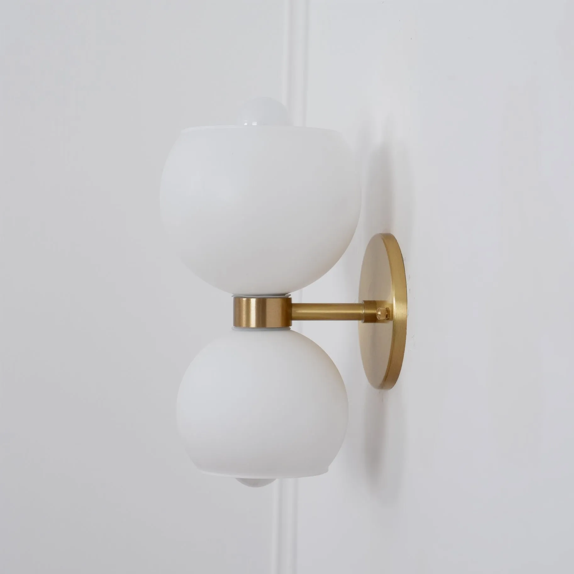 Round Pearl Sconce