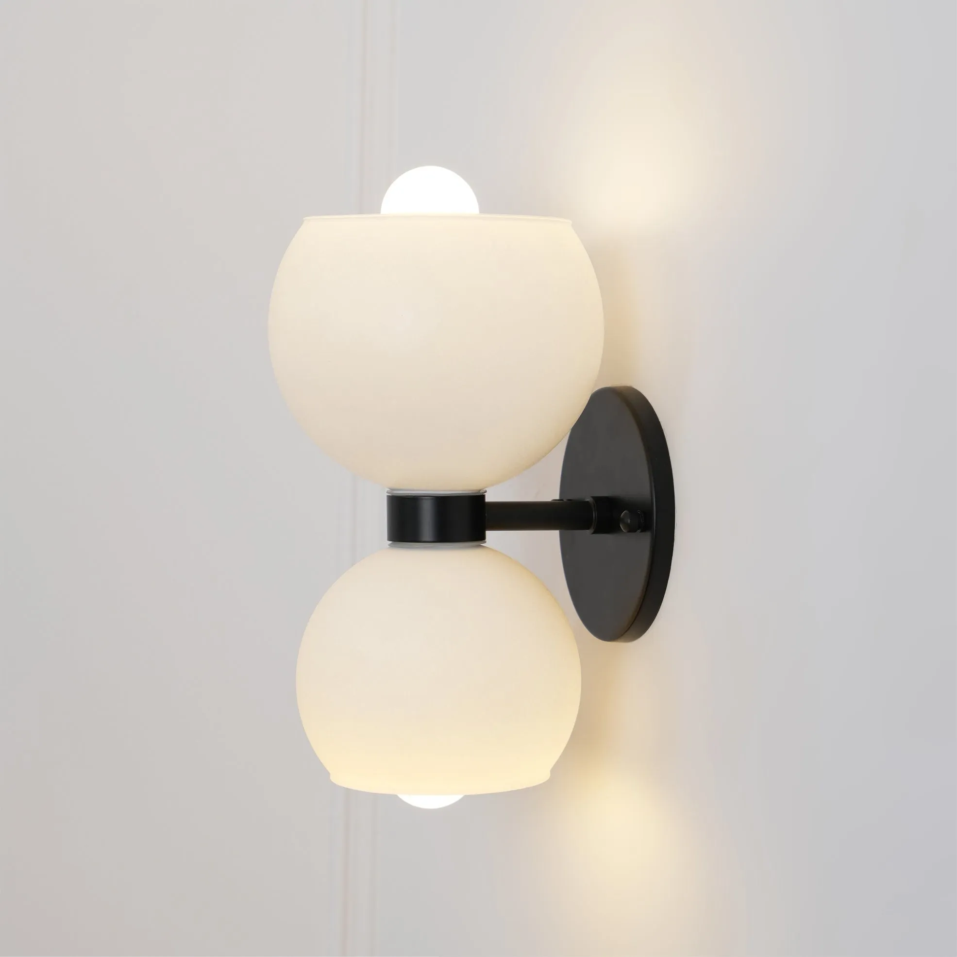 Round Pearl Sconce