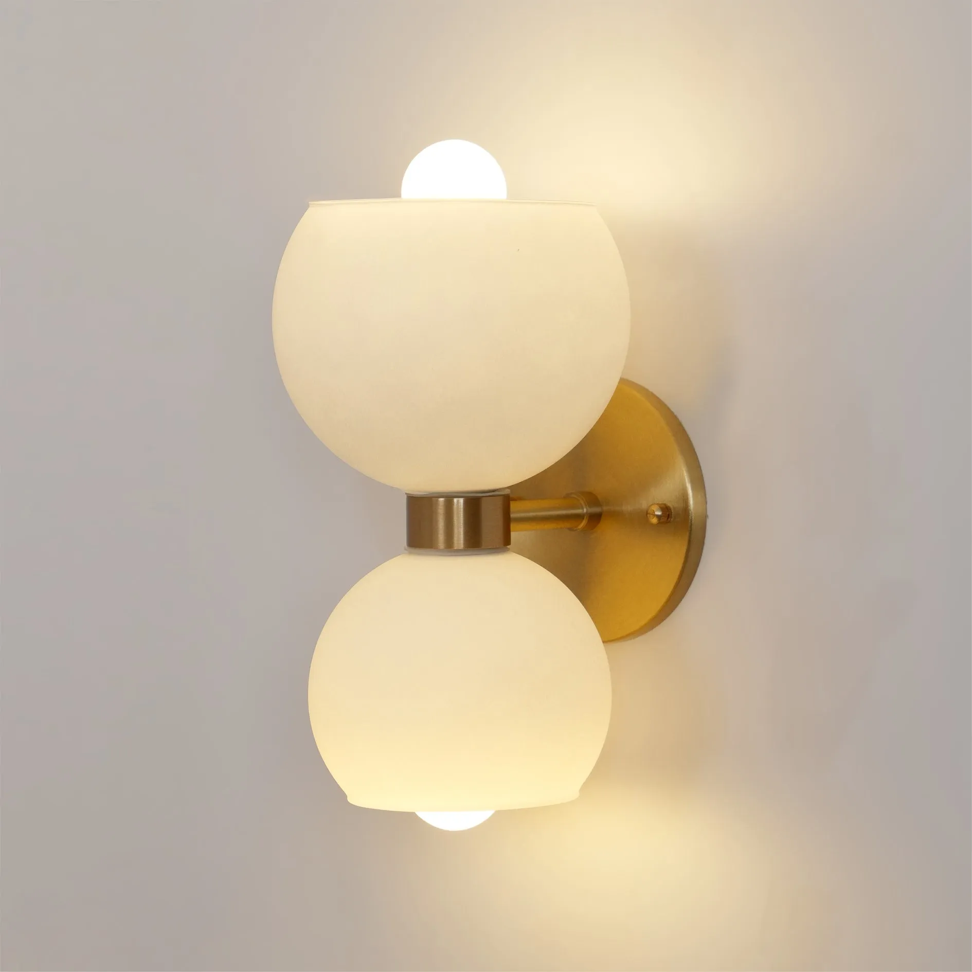 Round Pearl Sconce