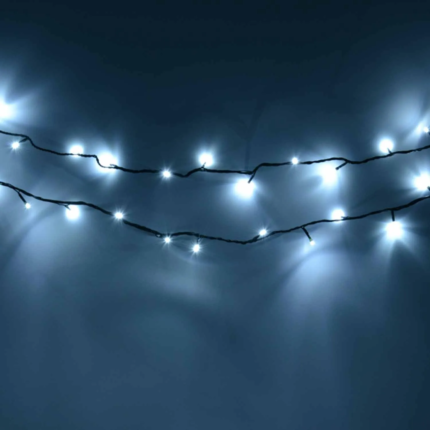 The Christmas Workshop 77650 300 Bright White LED Chaser Christmas Lights / Indoor or Outdoor Fairy Lights / 20.9 Metres / 8 Light Modes / Great For Christmas, Weddings & Gardens