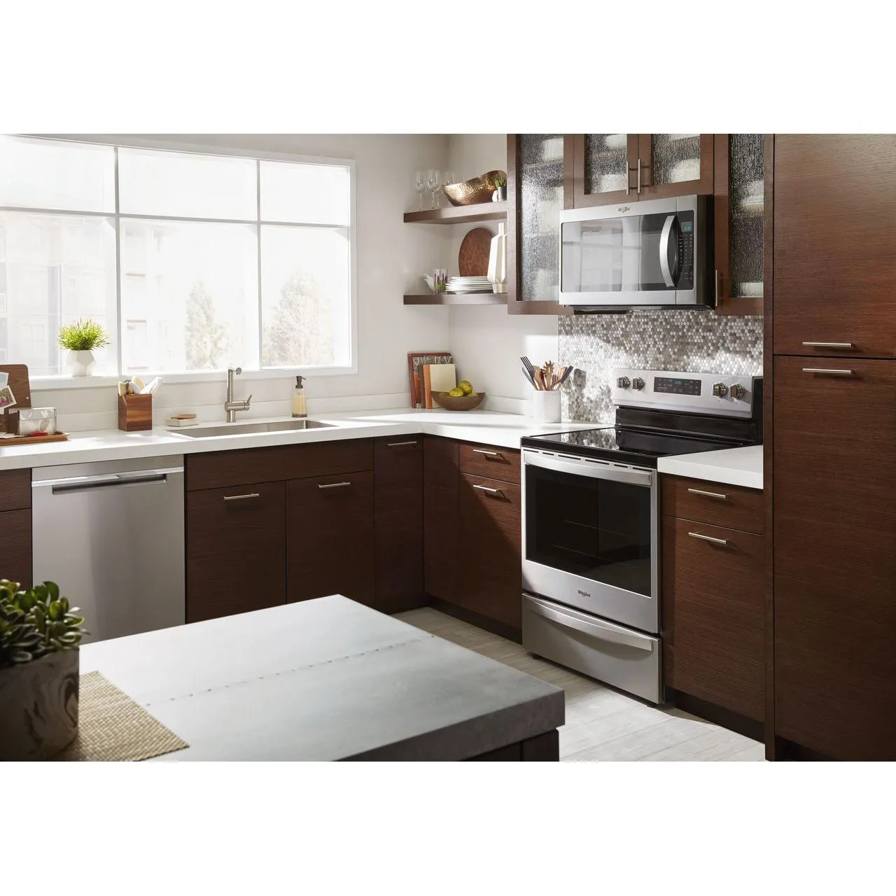 Whirlpool 30-inch Freestanding Electric Range with Frozen Bake™ Technology YWFE775H0HZ